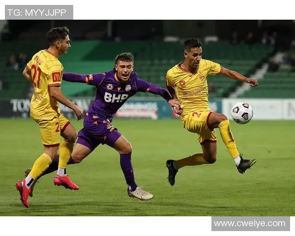 东京足球队与帕斯光荣的激烈对决展现了亚洲足球的魅力与竞争力