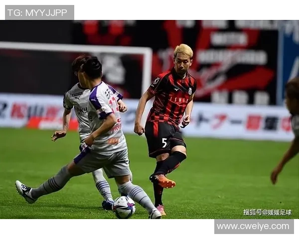 足球冈山录雉迎战横滨队激情对决展现精彩瞬间